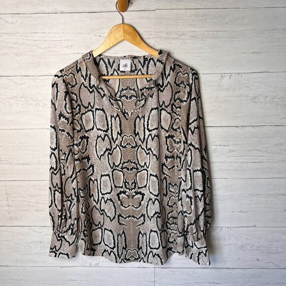 Cabi Blouse Womens Size Medium Serpentine Snake Print Ruffle Collar City Top - Picture 3 of 15